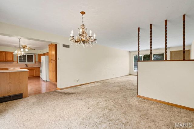 10629 Knollside Circle, St Louis, MO 63123