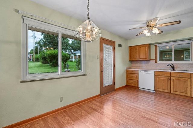 10629 Knollside Circle, St Louis, MO 63123