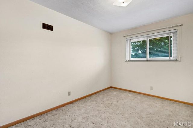 10629 Knollside Circle, St Louis, MO 63123