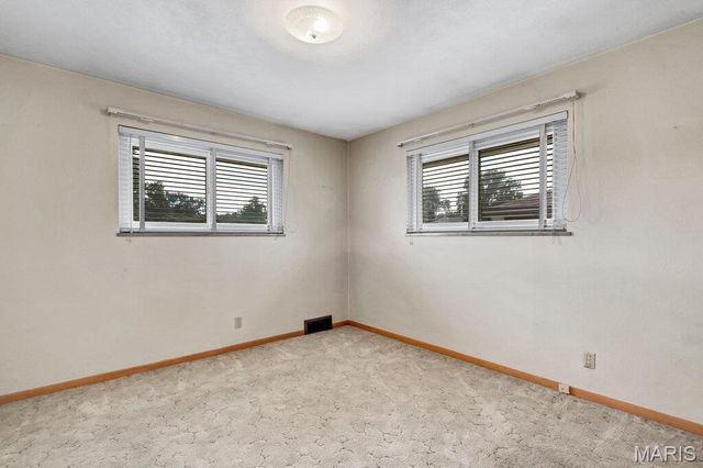 10629 Knollside Circle, St Louis, MO 63123