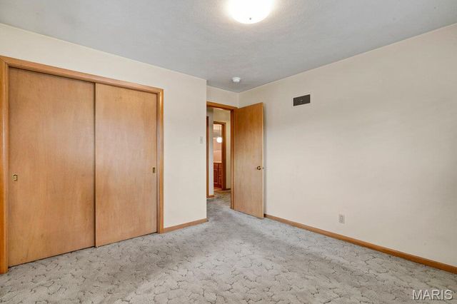 10629 Knollside Circle, St Louis, MO 63123