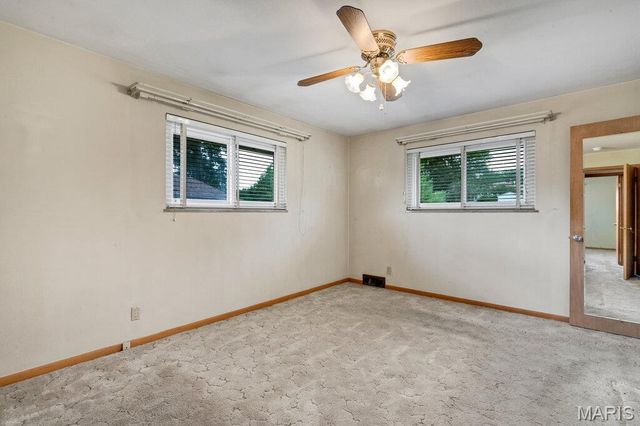 10629 Knollside Circle, St Louis, MO 63123