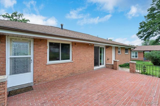 10629 Knollside Circle, St Louis, MO 63123