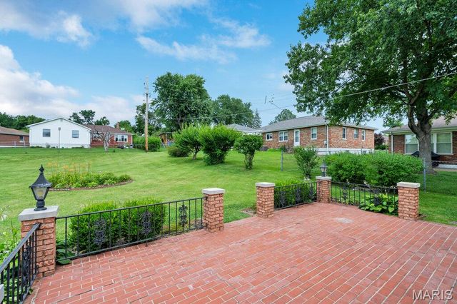 10629 Knollside Circle, St Louis, MO 63123