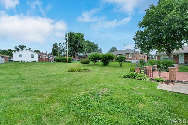 10629 Knollside Circle, St Louis, MO 63123