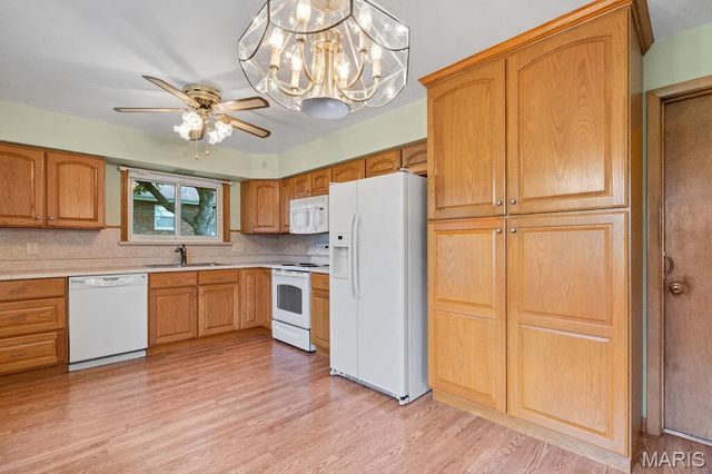 10629 Knollside Circle, St Louis, MO 63123