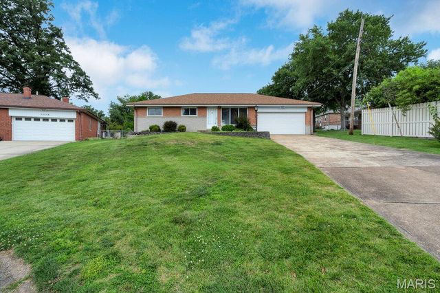 10629 Knollside Circle, St Louis, MO 63123