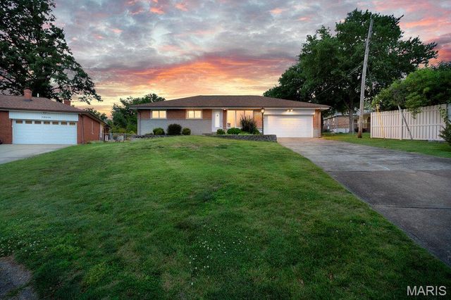 10629 Knollside Circle, St Louis, MO 63123