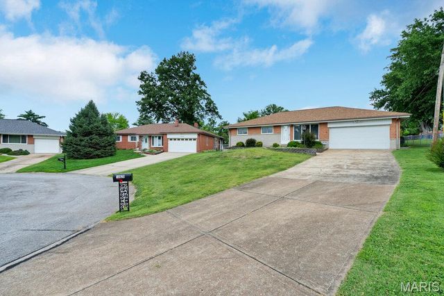 10629 Knollside Circle, St Louis, MO 63123