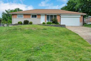 10629 Knollside Circle, St Louis, MO 63123