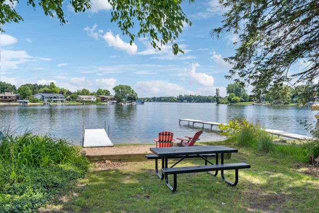 6900 Vista Grande Drive NE, Rockford, MI 49341