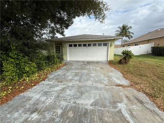 633 SW 10th PL, Cape Coral, FL 33991