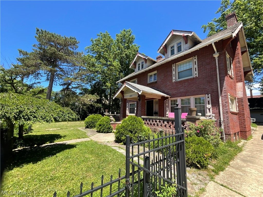 1737 Cumberland Road, Cleveland Heights, OH 44118