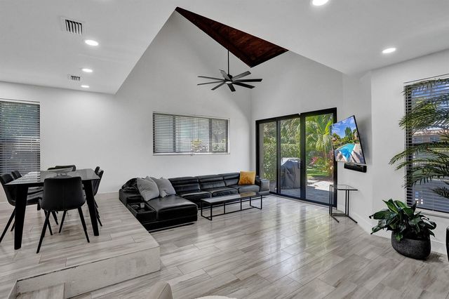 91 NE 17th Court, Fort Lauderdale, FL 33305