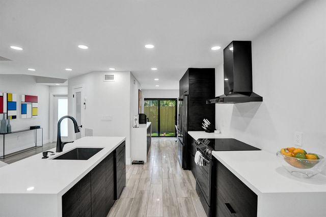 91 NE 17th Court, Fort Lauderdale, FL 33305