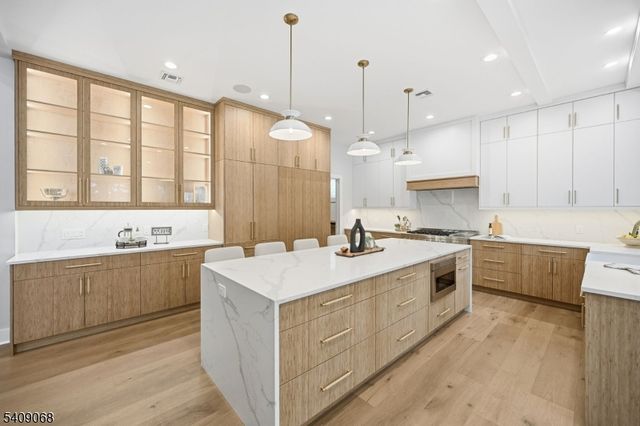 33 Tower Rd, Livingston Twp., NJ 07039