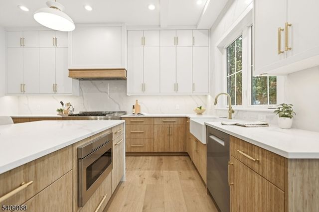 33 Tower Rd, Livingston Twp., NJ 07039