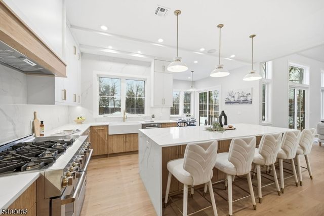 33 Tower Rd, Livingston Twp., NJ 07039