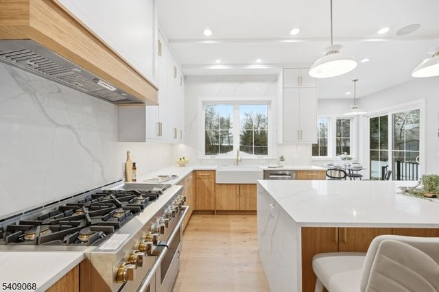 33 Tower Rd, Livingston Twp., NJ 07039