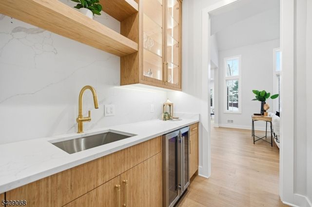 33 Tower Rd, Livingston Twp., NJ 07039