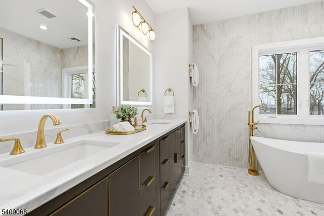 33 Tower Rd, Livingston Twp., NJ 07039