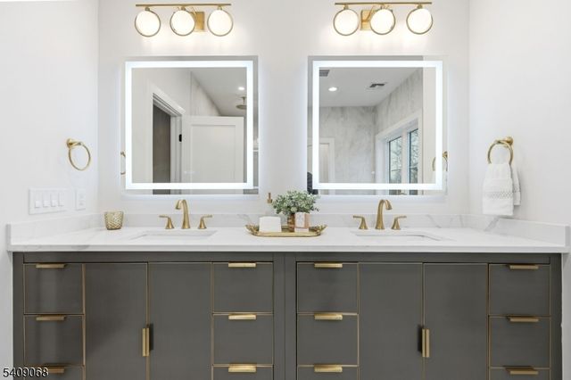 33 Tower Rd, Livingston Twp., NJ 07039