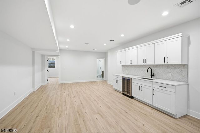 33 Tower Rd, Livingston Twp., NJ 07039