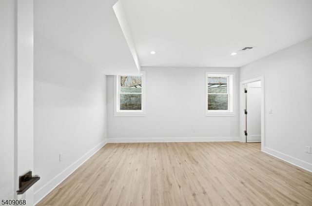 33 Tower Rd, Livingston Twp., NJ 07039