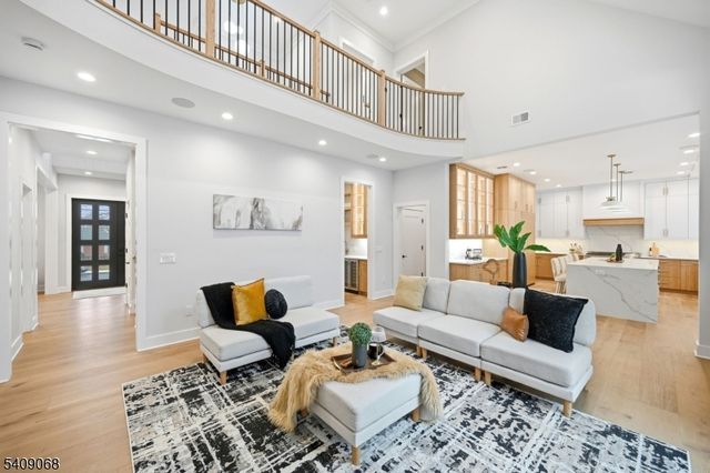 33 Tower Rd, Livingston Twp., NJ 07039