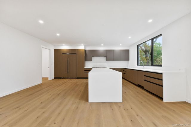 10 East Lane, Armonk, NY 10504