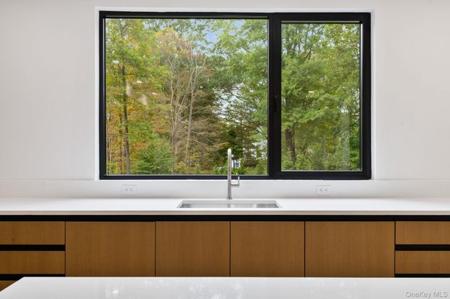 10 East Lane, Armonk, NY 10504