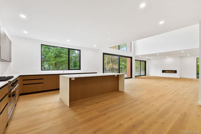 10 East Lane, Armonk, NY 10504