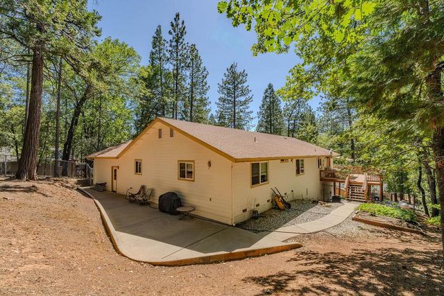 12850 Burnt Cedar Ln, Pine Grove, CA 95665