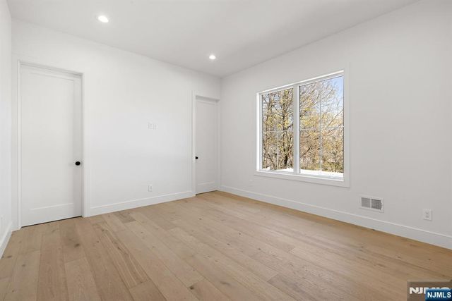 27 Garret Place, Glen Rock, NJ 07452