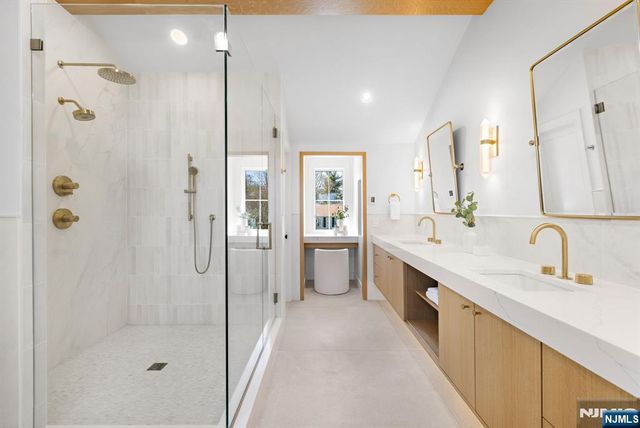 27 Garret Place, Glen Rock, NJ 07452