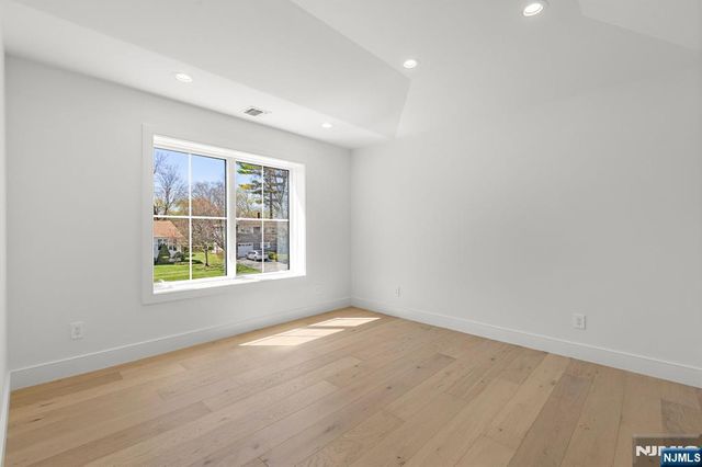 27 Garret Place, Glen Rock, NJ 07452