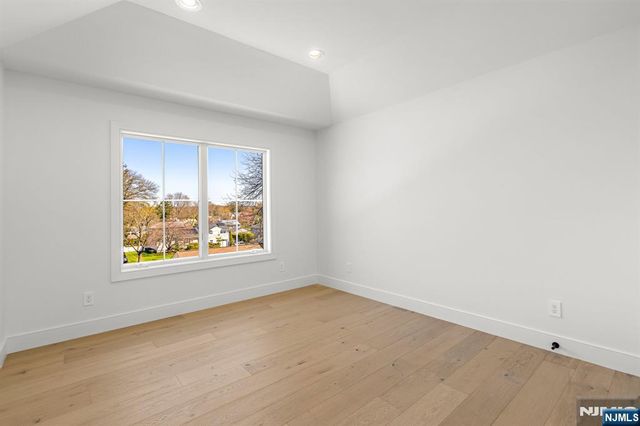 27 Garret Place, Glen Rock, NJ 07452