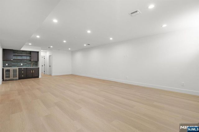 27 Garret Place, Glen Rock, NJ 07452