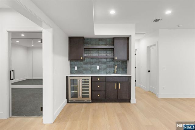 27 Garret Place, Glen Rock, NJ 07452