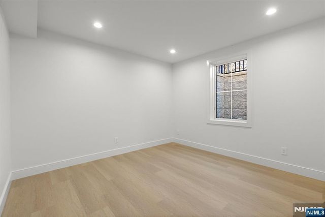 27 Garret Place, Glen Rock, NJ 07452