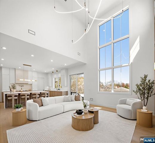 27 Garret Place, Glen Rock, NJ 07452