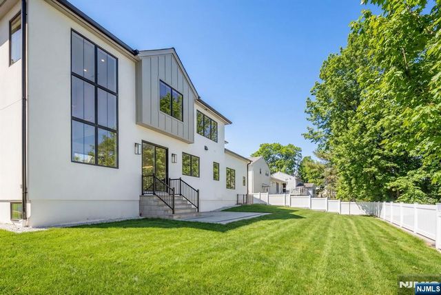 27 Garret Place, Glen Rock, NJ 07452