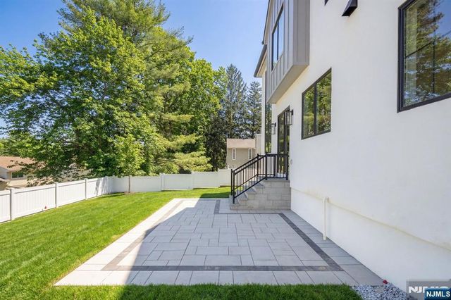 27 Garret Place, Glen Rock, NJ 07452