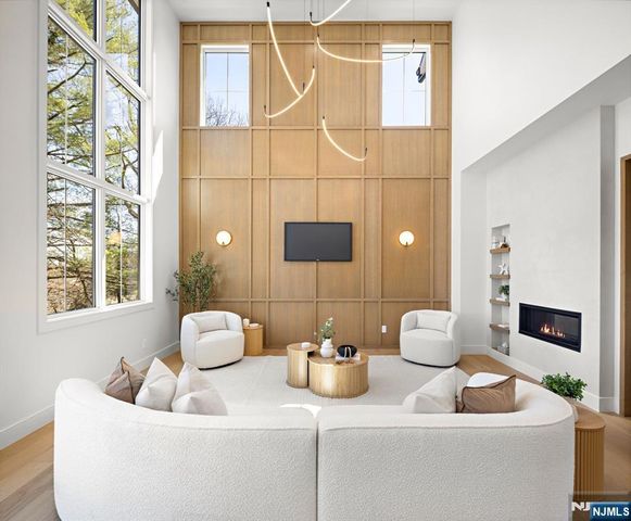 27 Garret Place, Glen Rock, NJ 07452