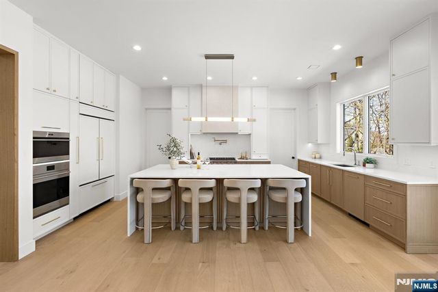 27 Garret Place, Glen Rock, NJ 07452