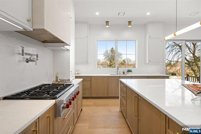 27 Garret Place, Glen Rock, NJ 07452