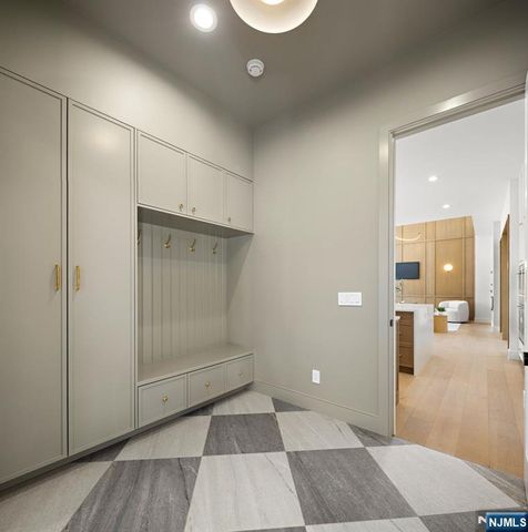 27 Garret Place, Glen Rock, NJ 07452