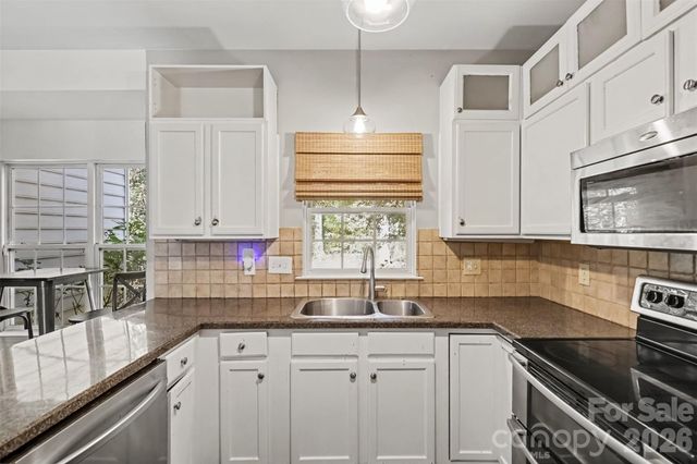 9423 Willow Tree Lane, Charlotte, NC 28277
