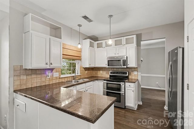 9423 Willow Tree Lane, Charlotte, NC 28277