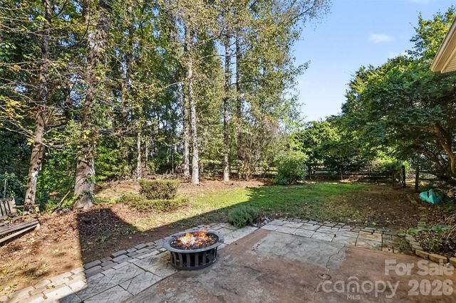 9423 Willow Tree Lane, Charlotte, NC 28277